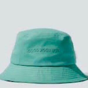 GLOSSIER CHICAGO BUCKET HAT NWT